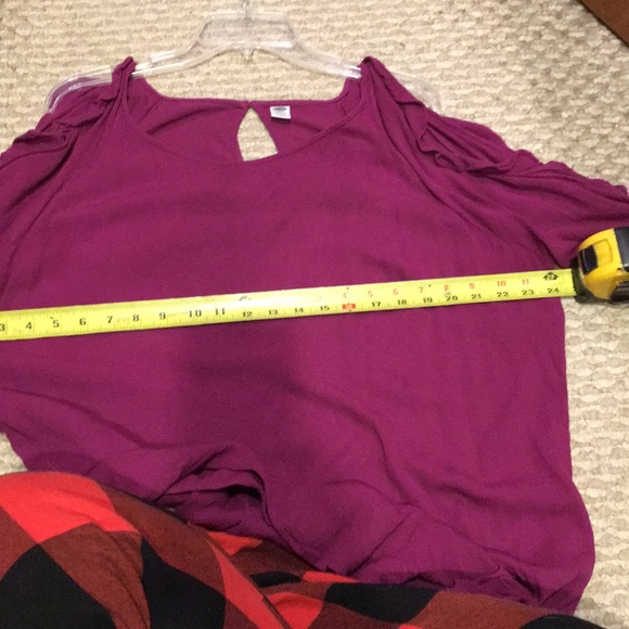 EUC 2 for 1 matching ruffle, cold shoulder shirts - Picture 5 of 7